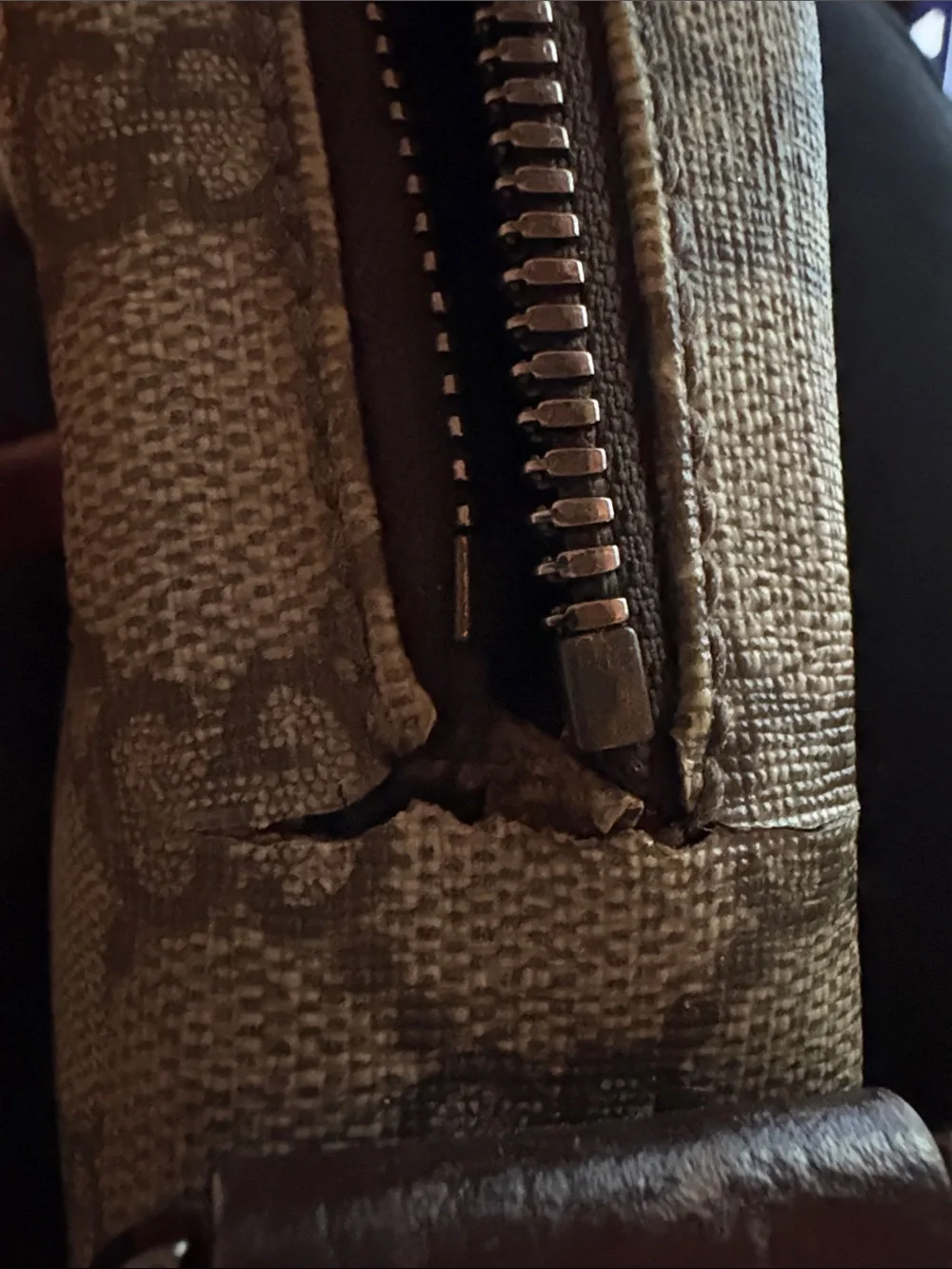 Gucci Brown/Beige GG Canvas Messenger Crossbody
